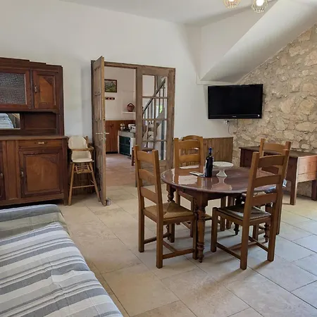 - Maison Domaine Viticole, 6 Km De La Feriehus *