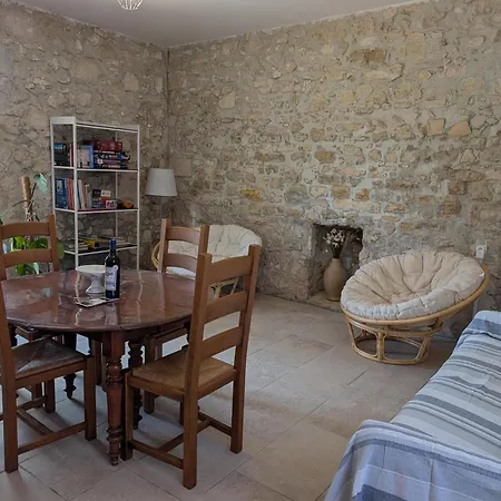 - Maison Domaine Viticole, 6 Km De La Feriehus